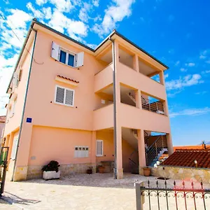 https://apartments-zlatka-trogir.splithotels.org